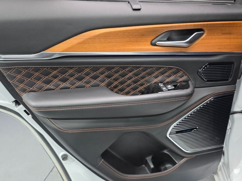 2023 Jeep Grand Cherokee 4xe Summit Reserve photo 25