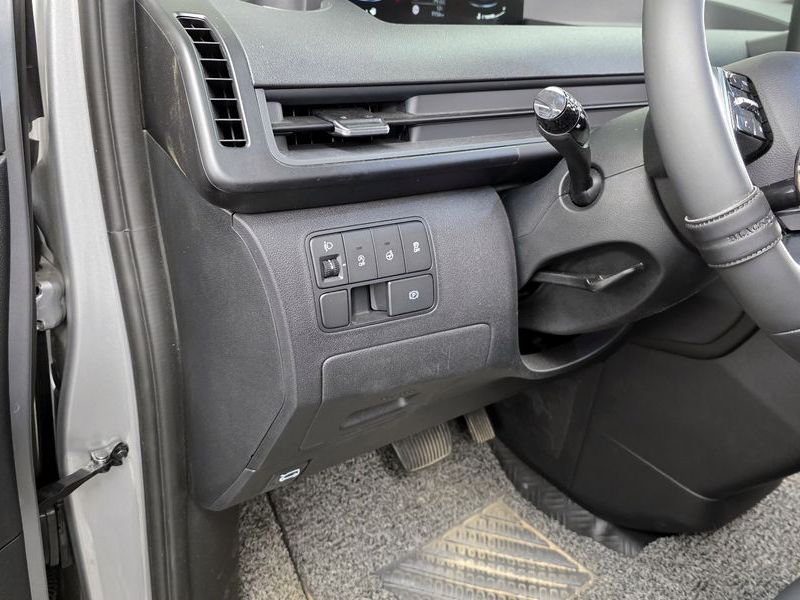 2023 Hyundai Staria Tourer 9-Seater Modern photo 7