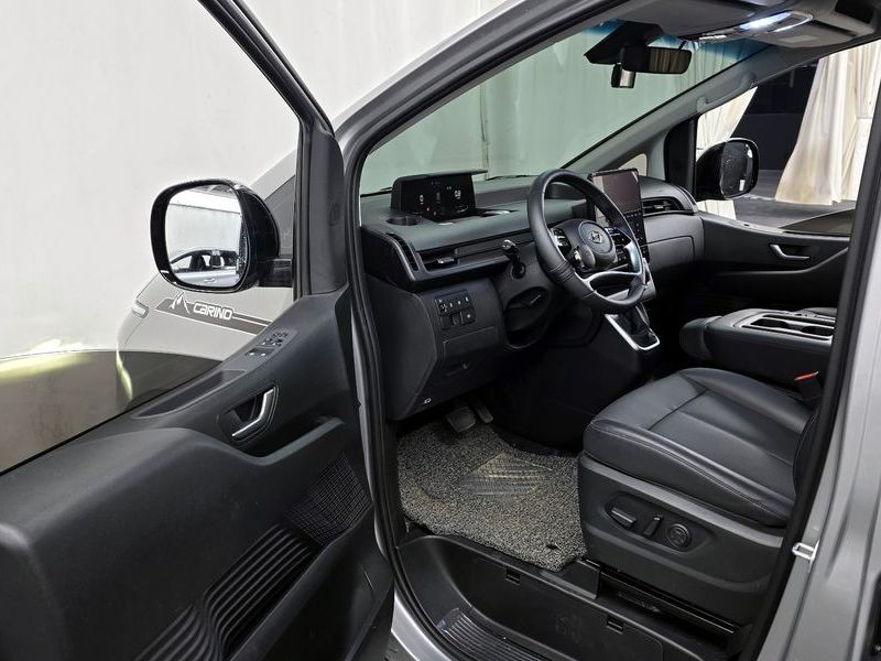 2023 Hyundai Staria Tourer 9-Seater Modern photo 14