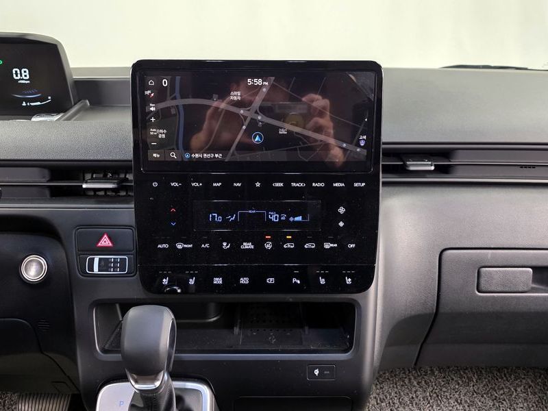 2023 Hyundai Staria Tourer 9-Seater Modern photo 17