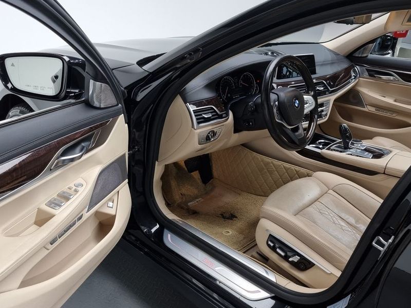 2016 BMW 7 Series 750Li xDrive Luxury photo 11