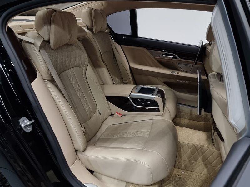 2016 BMW 7 Series 750Li xDrive Luxury photo 12