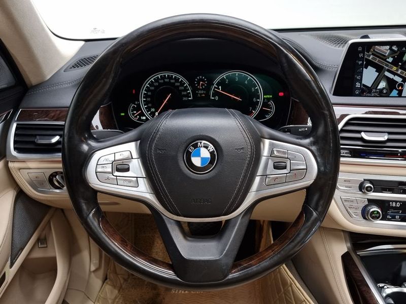2016 BMW 7 Series 750Li xDrive Luxury photo 13