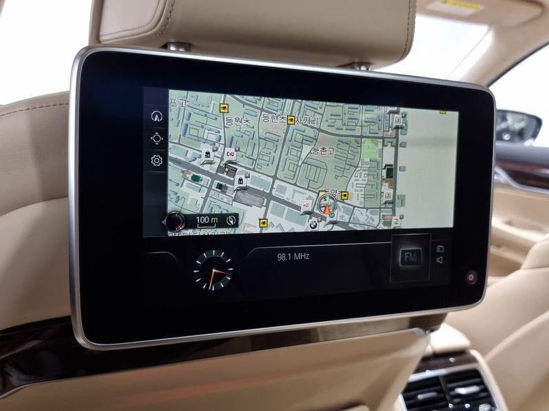 2016 BMW 7 Series 750Li xDrive Luxury photo 17