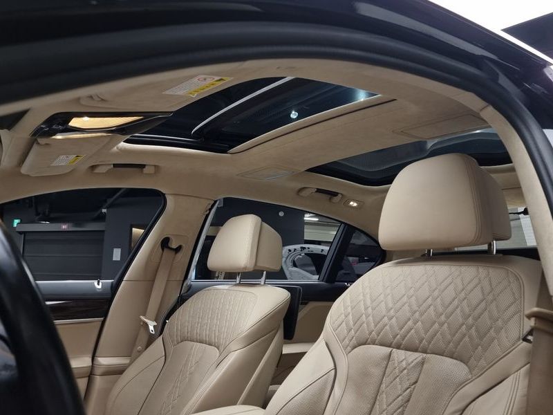 2016 BMW 7 Series 750Li xDrive Luxury photo 18