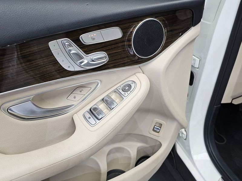 2016 Mercedes-Benz C-Class GLC300 photo 17
