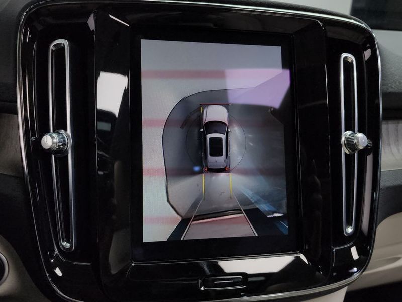 2023 Volvo XC40 B4 Ultimate Bright photo 16