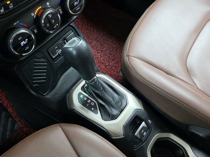 2015 Jeep Renegade 2.4 Longitude photo 9