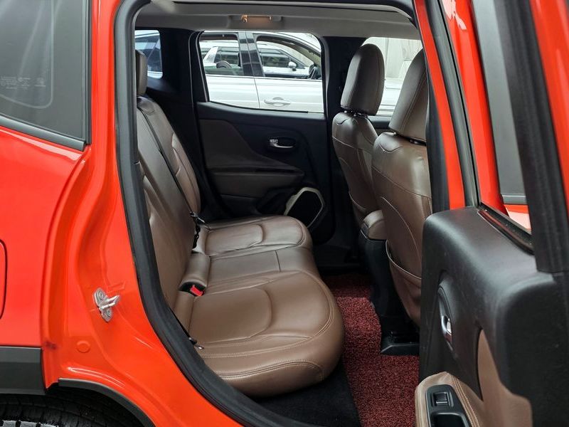 2015 Jeep Renegade 2.4 Longitude photo 12