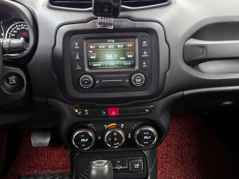 2015 Jeep Renegade 2.4 Longitude photo 14