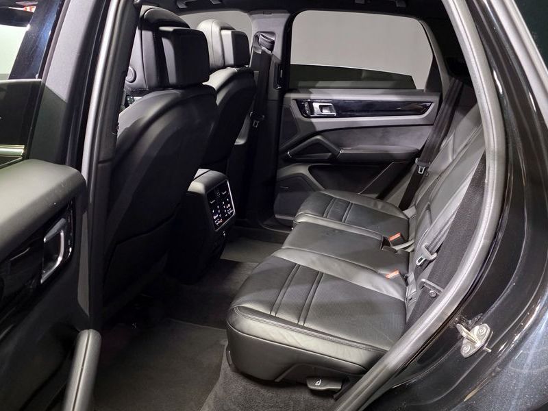 2023 Porsche Cayenne 3.0 photo 11