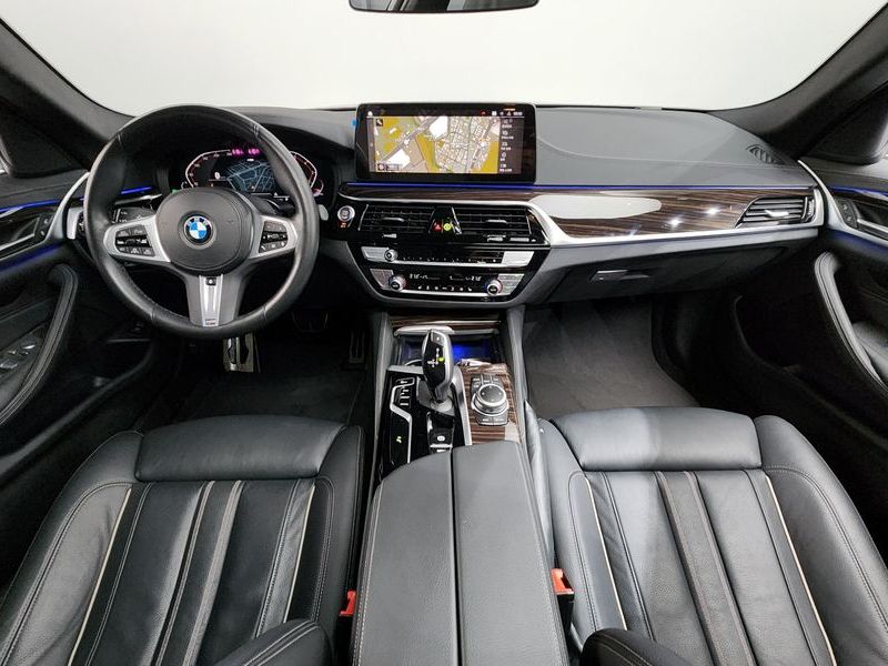 2022 BMW 5 Series 520i M Sport photo 7