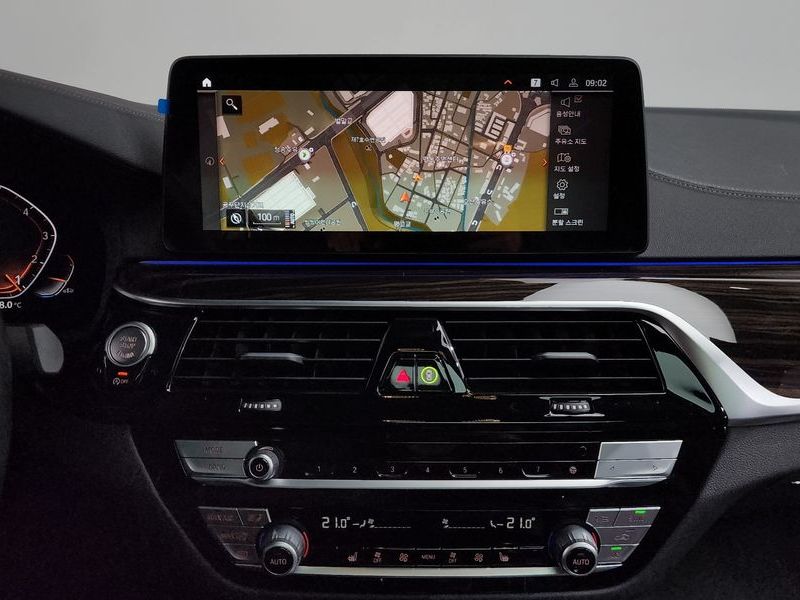 2022 BMW 5 Series 520i M Sport photo 13
