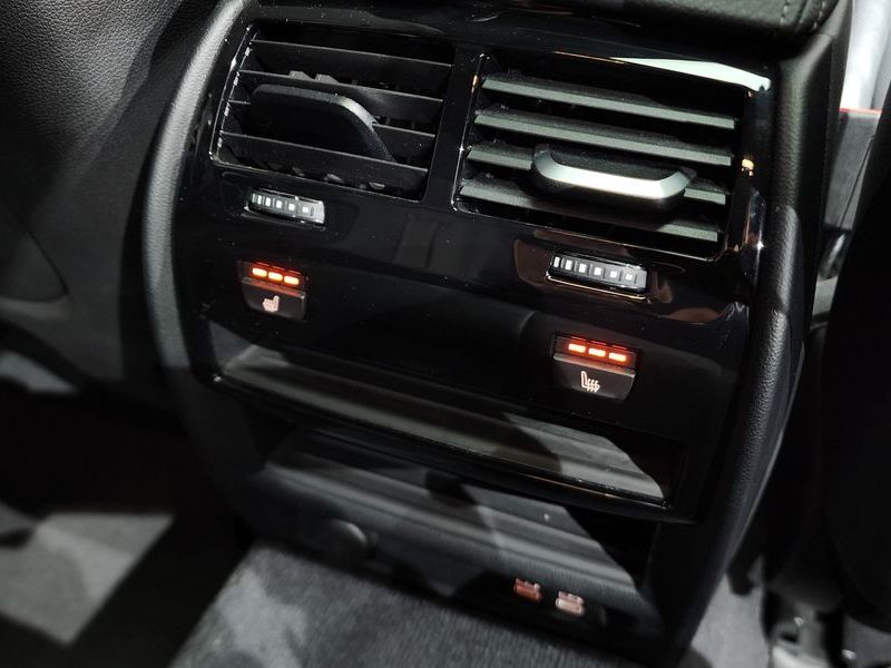 2022 BMW 5 Series 520i M Sport photo 19