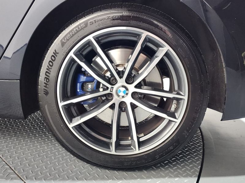 2022 BMW 5 Series 520i M Sport photo 21