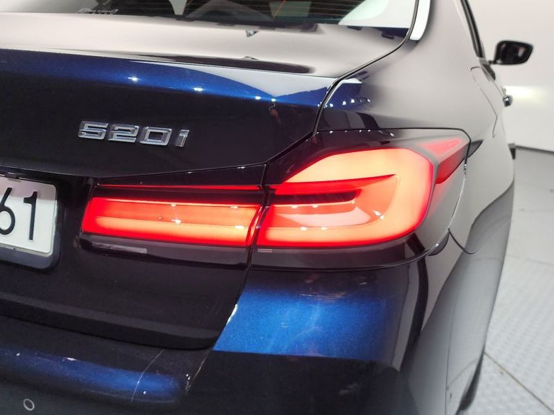 2022 BMW 5 Series 520i M Sport photo 23