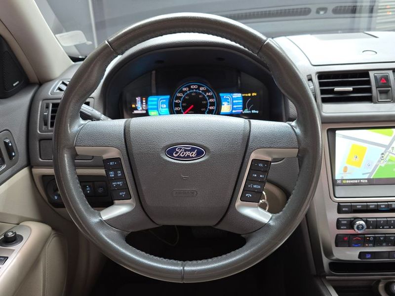 2012 Ford Fusion Hybrid photo 13