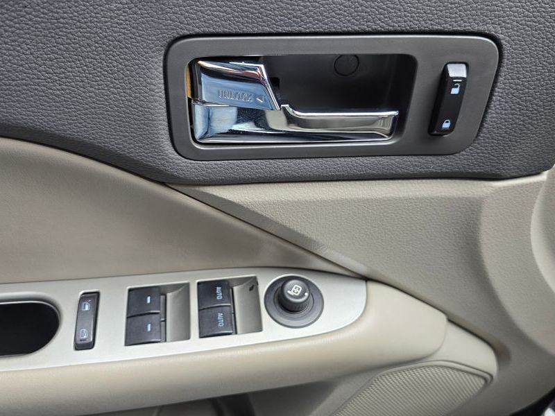 2012 Ford Fusion Hybrid photo 14