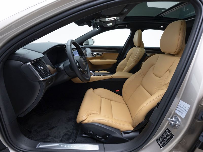 2024 Volvo S90 B6 AWD Ultimate Bright photo 9