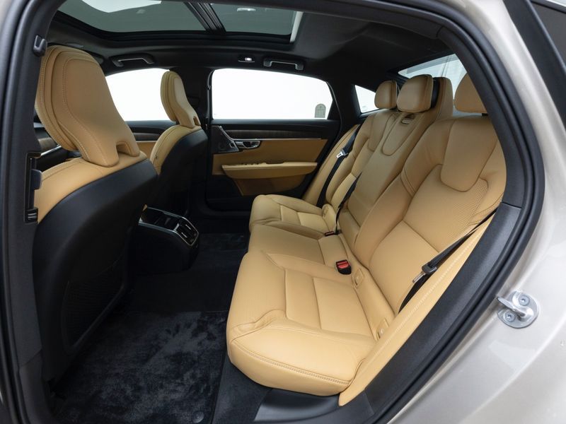 2024 Volvo S90 B6 AWD Ultimate Bright photo 10