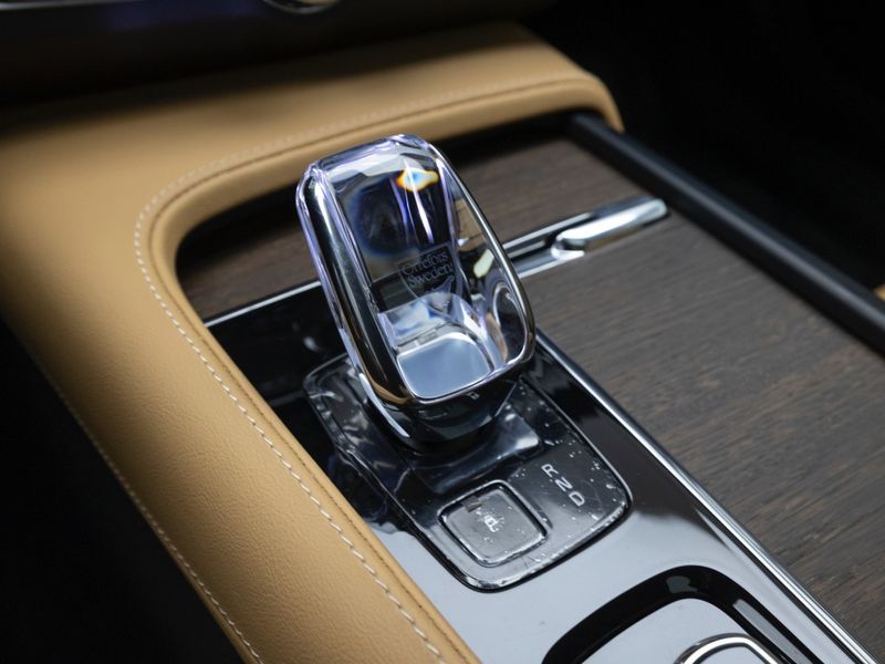 2024 Volvo S90 B6 AWD Ultimate Bright photo 12