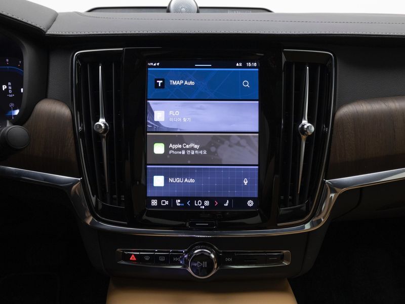2024 Volvo S90 B6 AWD Ultimate Bright photo 13