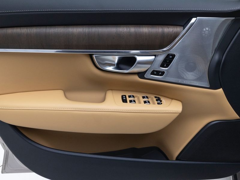 2024 Volvo S90 B6 AWD Ultimate Bright photo 15