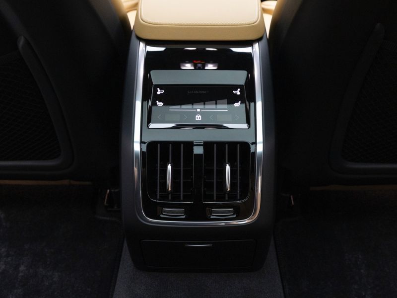 2024 Volvo S90 B6 AWD Ultimate Bright photo 16