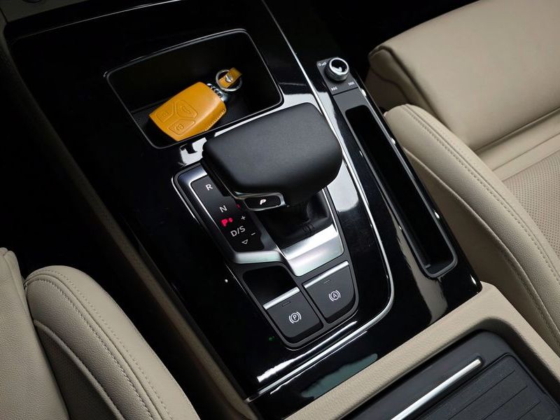 2024 Audi Q5 45 TFSI Quattro Premium photo 9