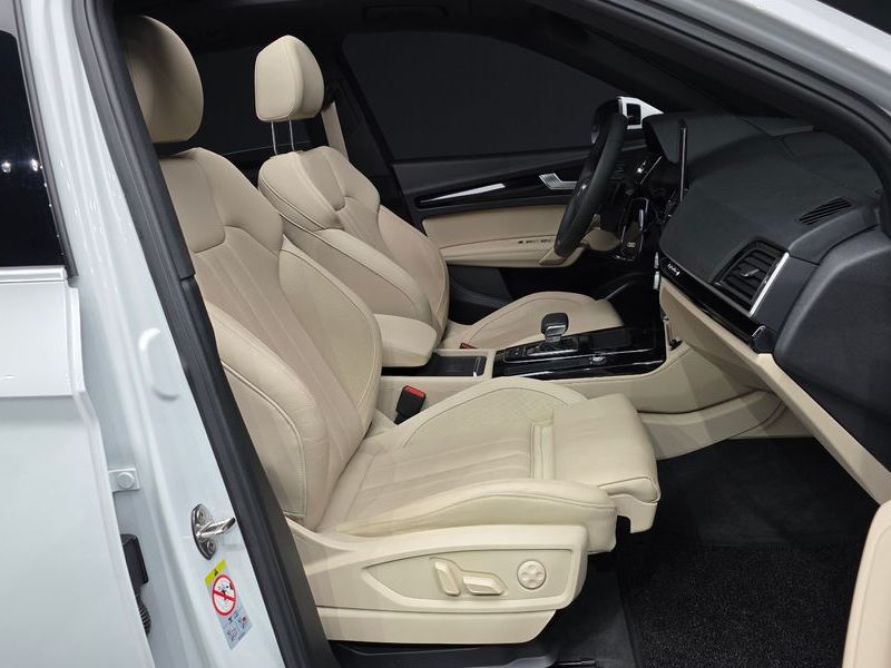 2024 Audi Q5 45 TFSI Quattro Premium photo 11