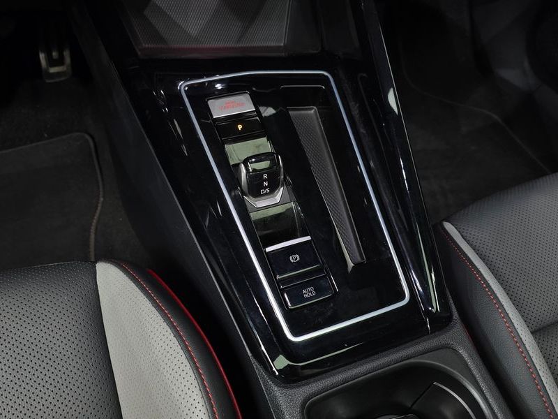 2024 Volkswagen Golf 2.0 GTI photo 9