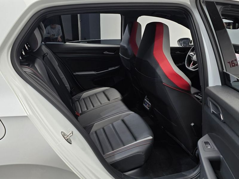 2024 Volkswagen Golf 2.0 GTI photo 11