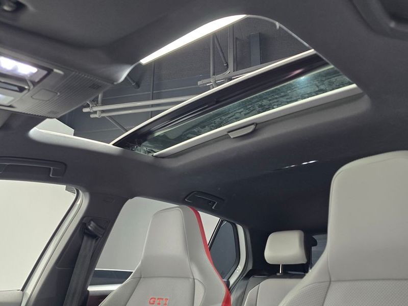2024 Volkswagen Golf 2.0 GTI photo 19