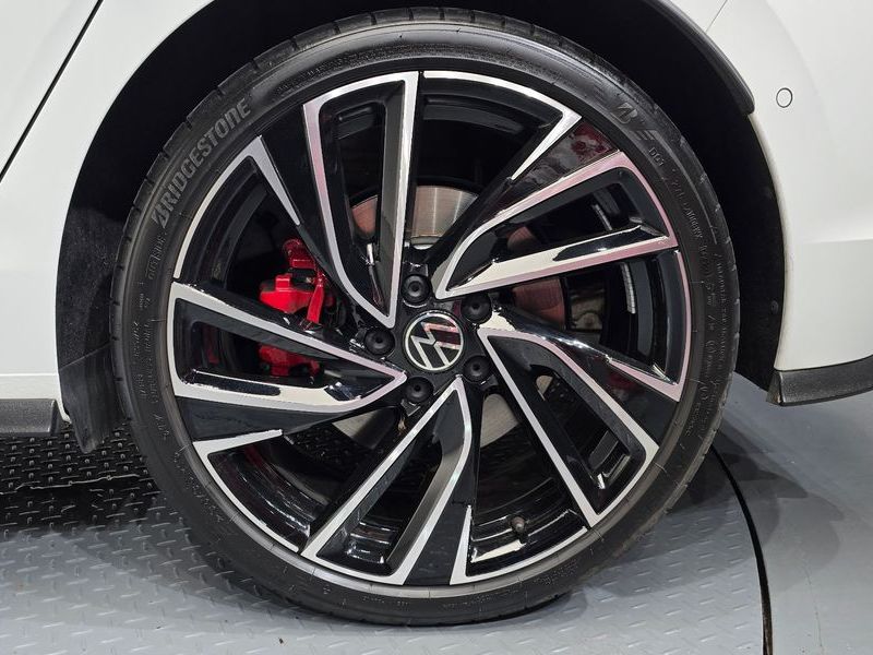 2024 Volkswagen Golf 2.0 GTI photo 21