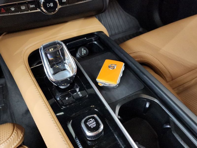 2023 Volvo XC90 B6 Ultimate Bright photo 9