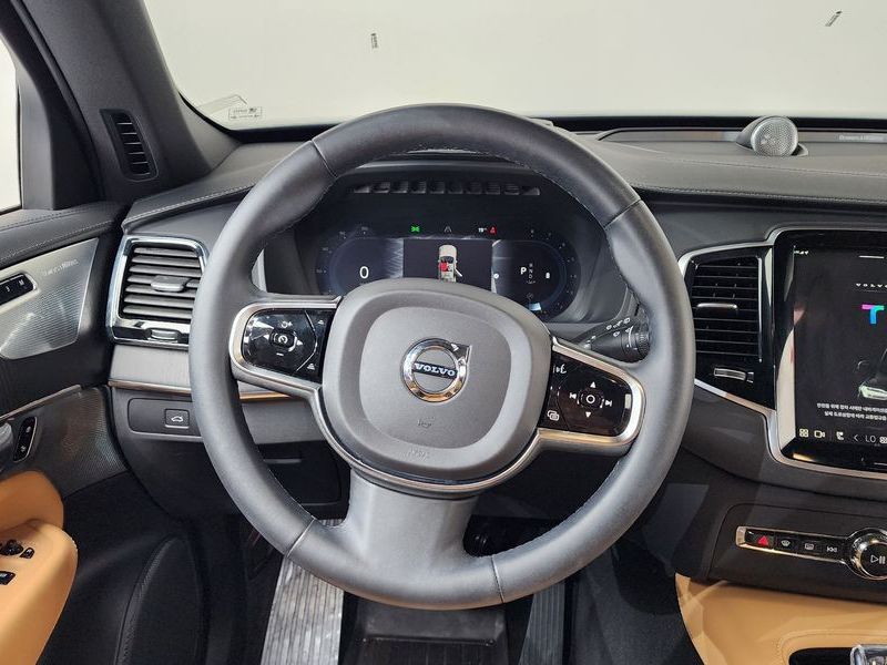 2023 Volvo XC90 B6 Ultimate Bright photo 14