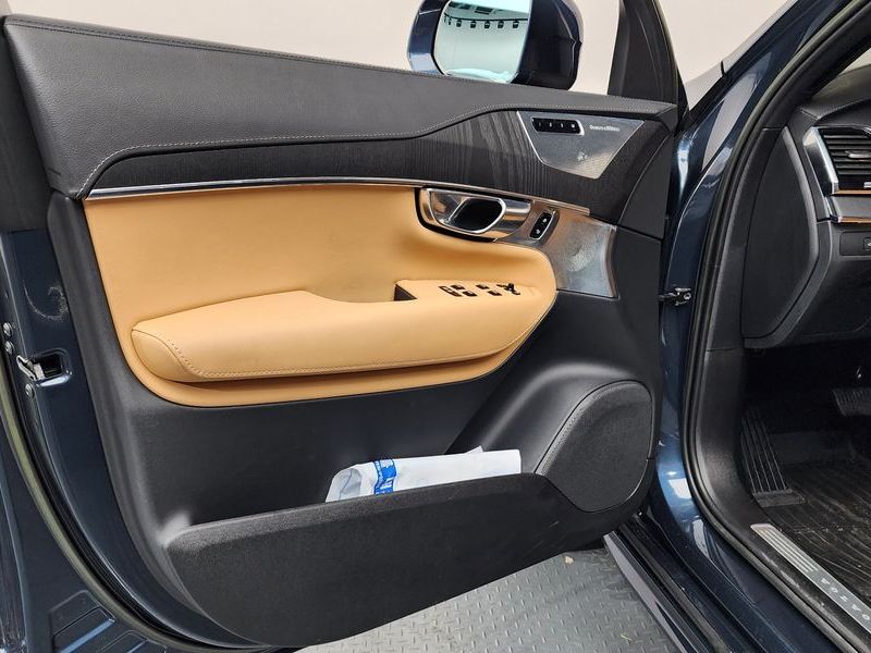 2023 Volvo XC90 B6 Ultimate Bright photo 24