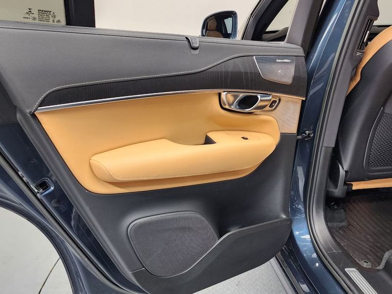 2023 Volvo XC90 B6 Ultimate Bright photo 25