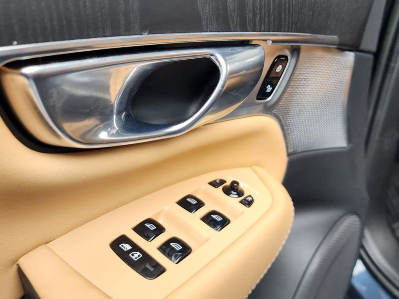 2023 Volvo XC90 B6 Ultimate Bright photo 29