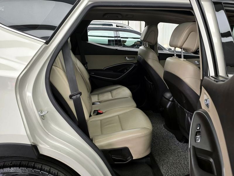 2015 Hyundai Santa Fe Diesel(e-VGT) 2.0 2WD Premium photo 12