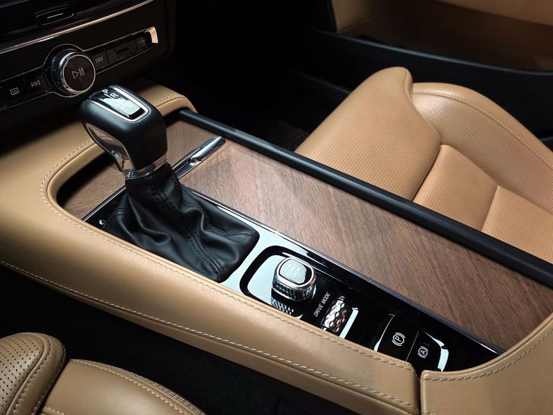 2020 Volvo S90 T5 Inscription photo 9