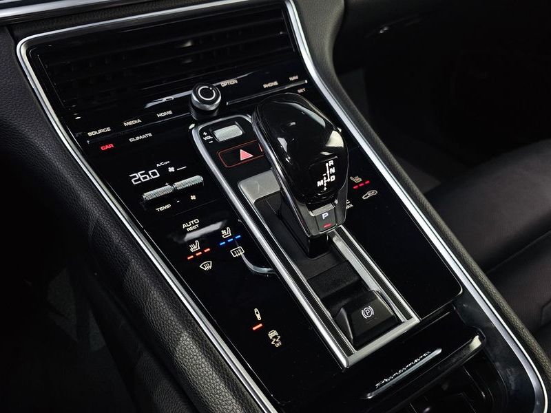 2018 Porsche Panamera 3.0 AWD photo 9