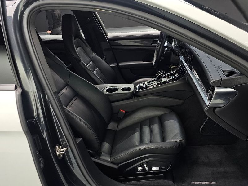 2018 Porsche Panamera 3.0 AWD photo 10