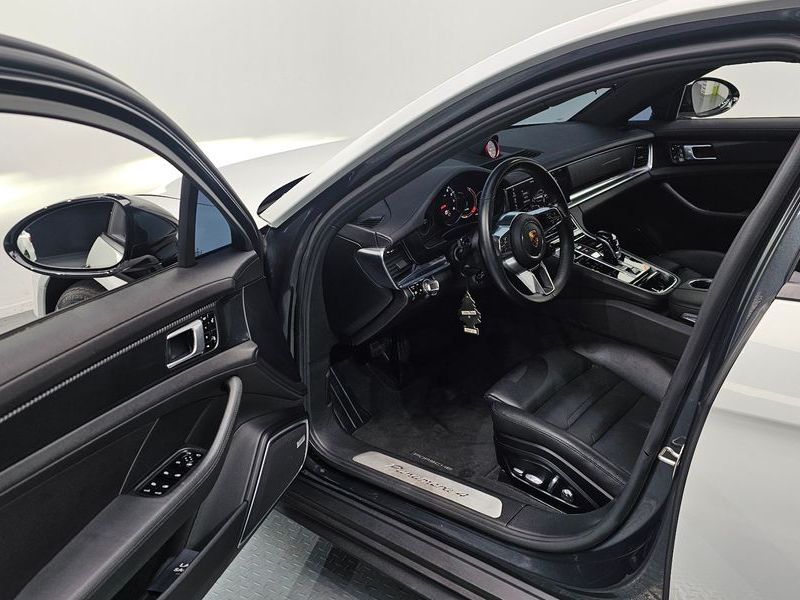 2018 Porsche Panamera 3.0 AWD photo 11