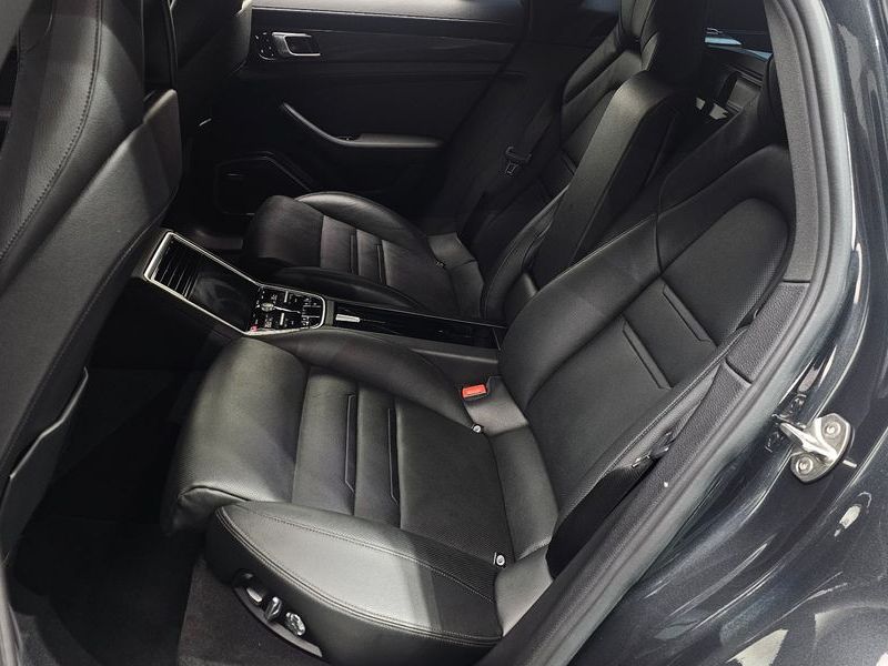 2018 Porsche Panamera 3.0 AWD photo 12