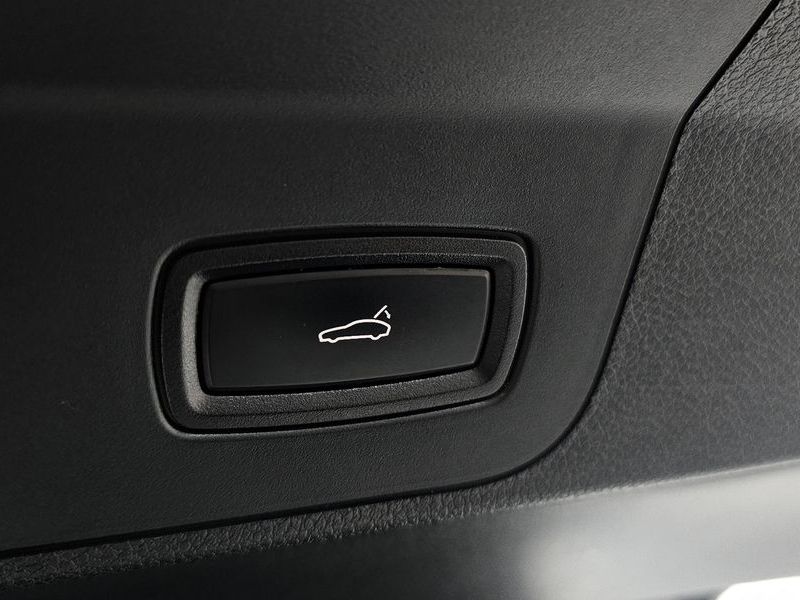 2018 Porsche Panamera 3.0 AWD photo 16
