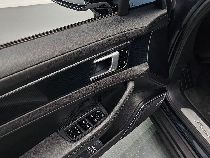 2018 Porsche Panamera 3.0 AWD photo 17