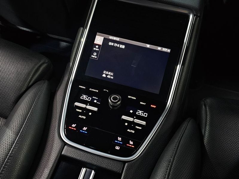 2018 Porsche Panamera 3.0 AWD photo 19