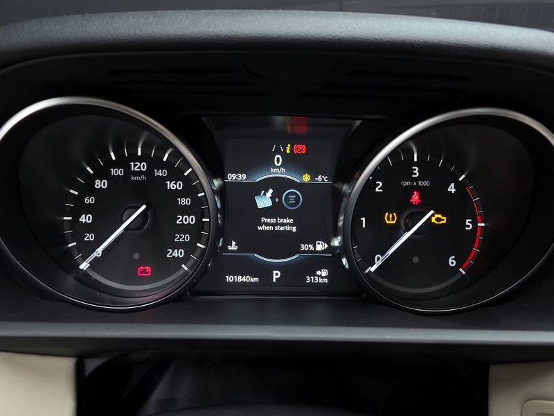 2020 Land Rover Discovery 2.0 SD4 SE photo 8