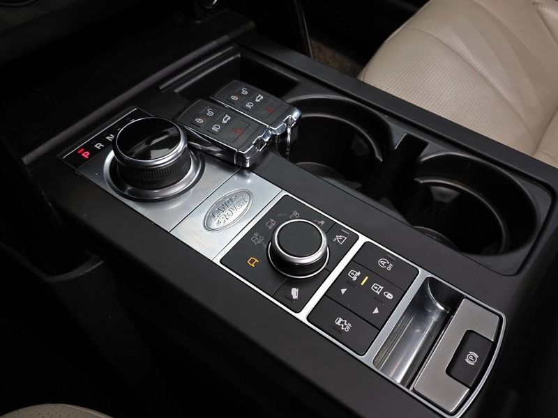 2020 Land Rover Discovery 2.0 SD4 SE photo 9
